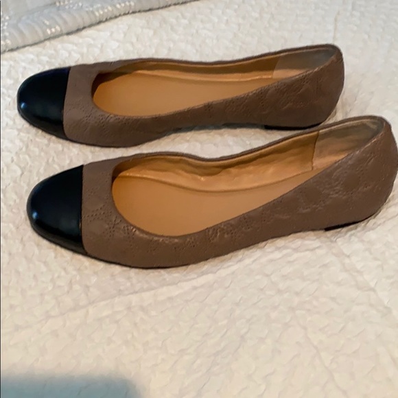 Ann Taylor Cap Toe Flat - Picture 2 of 6